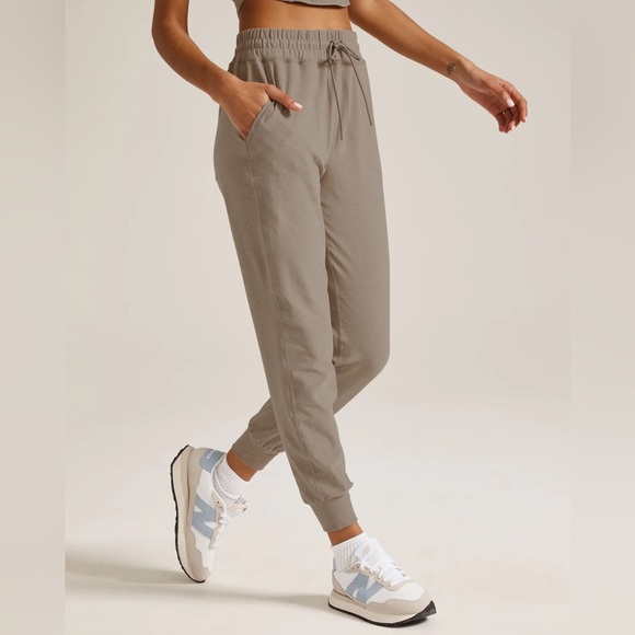 Beyond Yoga Spacedye Commuter Midi Jogger - Birch Heather / S - Picture 2 of 3